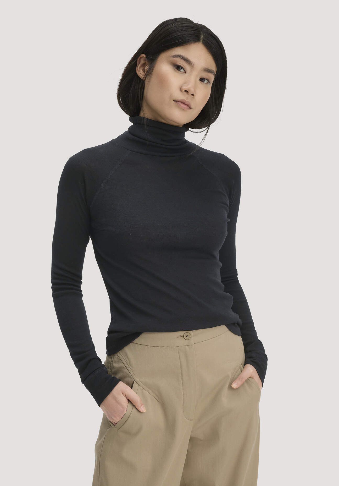hessnatur Damen Longsleeve Slim aus Bio-Merinowolle und TENCEL™ Lyocell - schwarz - Größe 48
