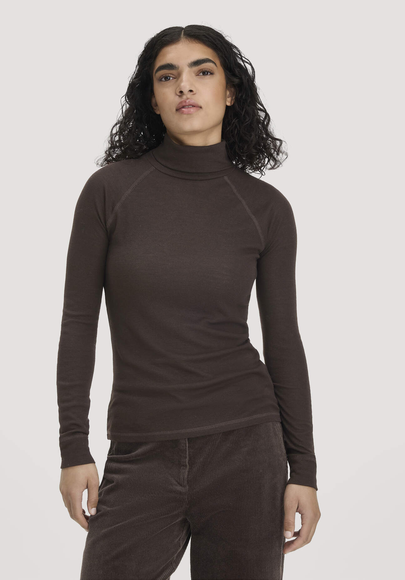 hessnatur Damen Longsleeve Slim aus Bio-Merinowolle und TENCEL™ Lyocell - braun - Größe 40