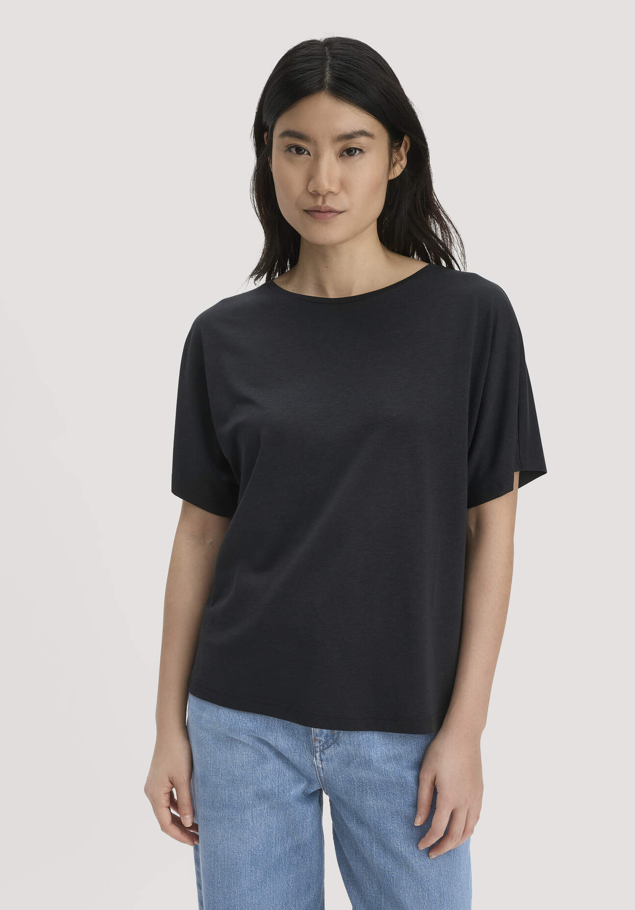hessnatur Damen T-Shirt Oversize aus TENCEL™ Lyocell und Bio-Baumwolle - schwarz GrösseXL