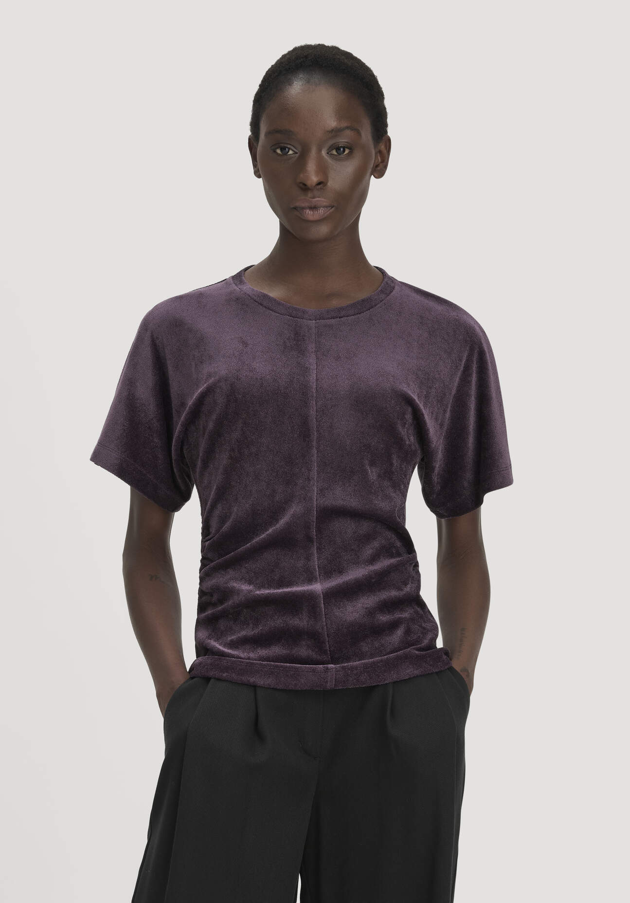 hessnatur Damen Samt T-Shirt Slim aus TENCEL™ Modal mit Bio-Baumwolle - lila Grösse36