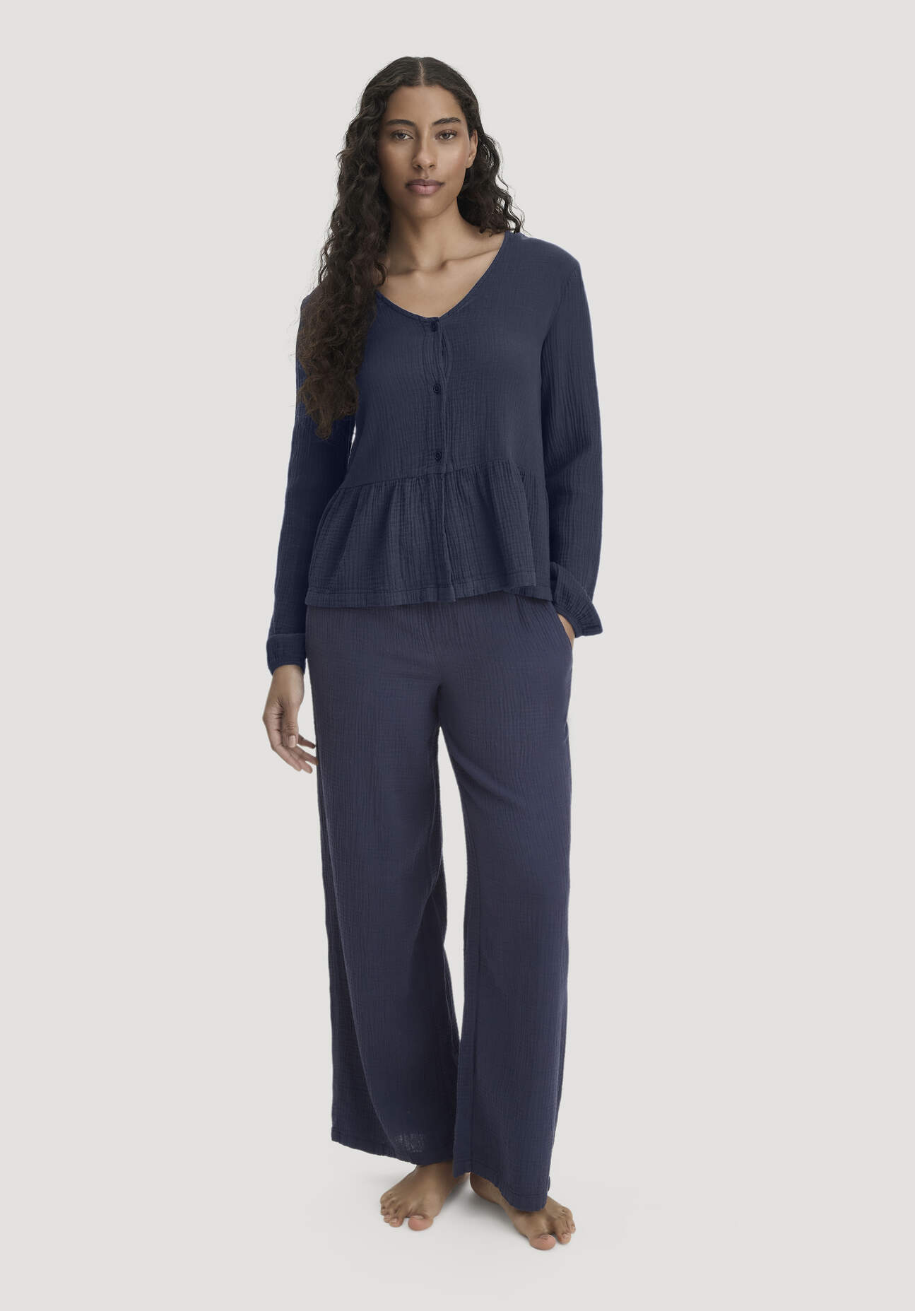 hessnatur Damen Musselin Schlafhose Relaxed PURE COMFORT aus Bio-Baumwolle - blau Grösse34