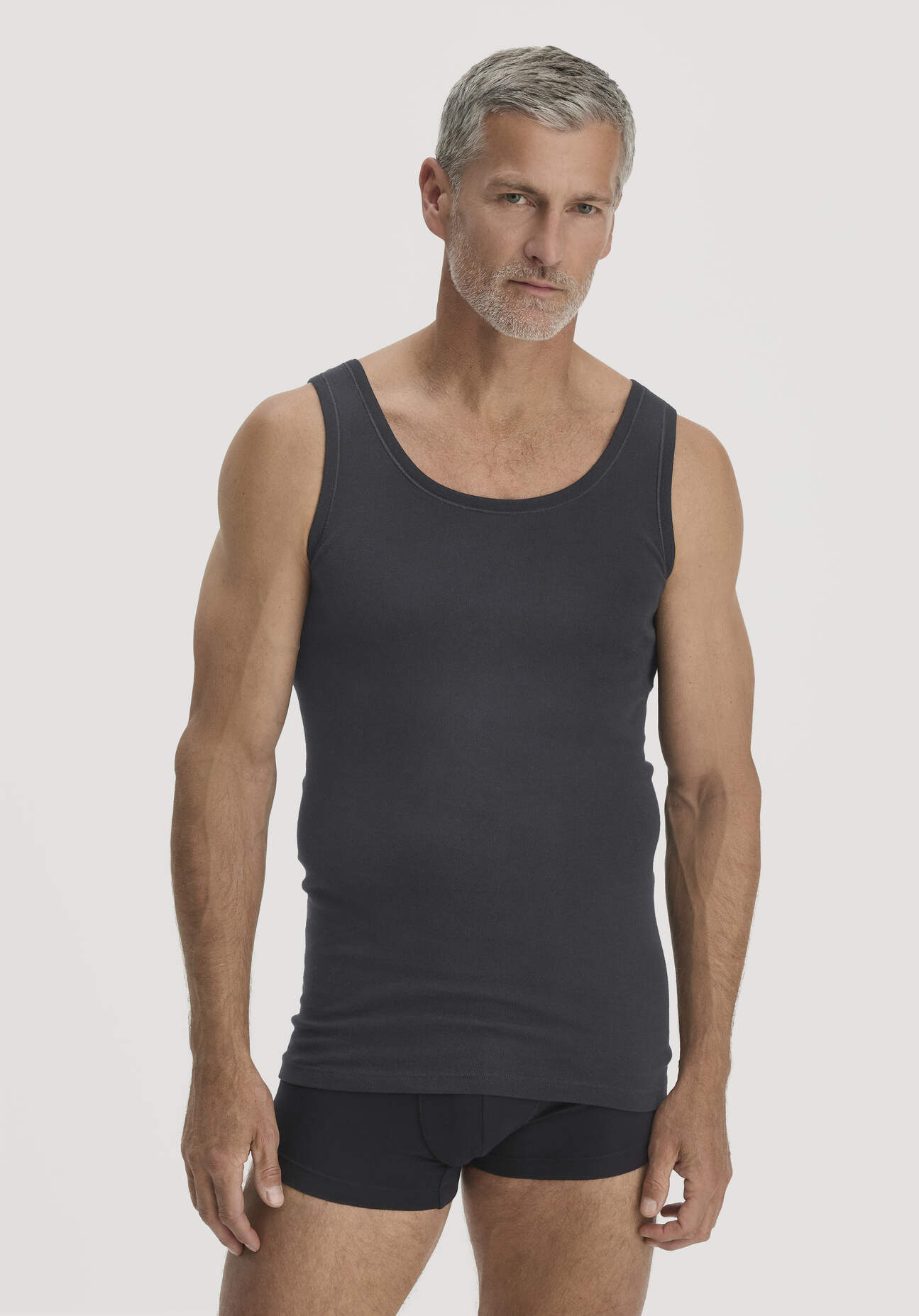hessnatur Herren Athletic Shirt PURE COTTON aus Bio-Baumwolle - schwarz Grösse4 = S